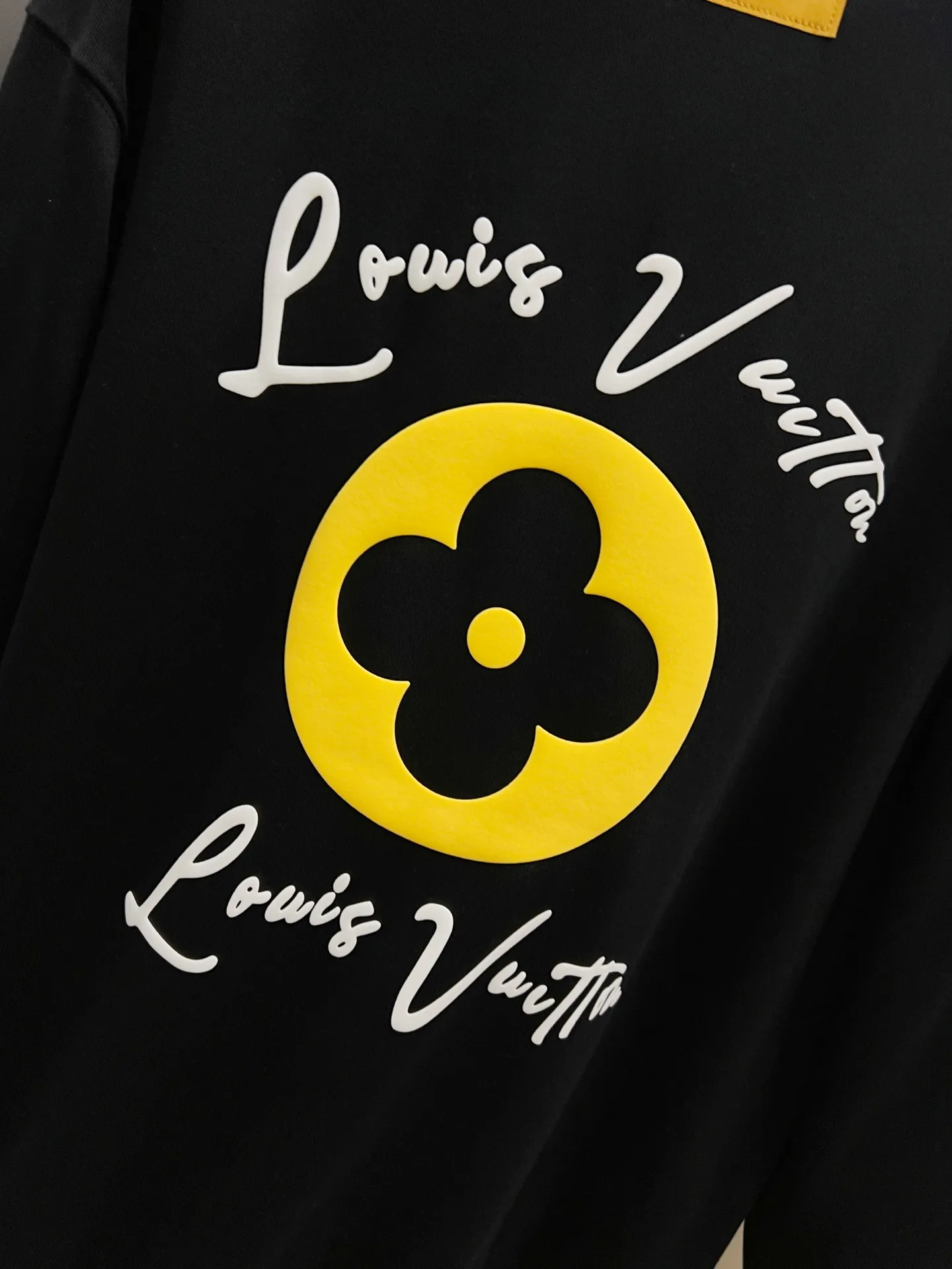 🅿️260 1v Louis* 2025 autumn and winter new style, customized double yarn fabric, round neck long-sleeved sweatshirt, classic large flower foaming technology design, high-end version! The same loose version for men and women S M L XL XXL five sizes color black white